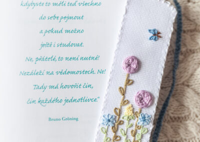 Záložka do knihy s ruční výšivkou Růží - Ráj Lásky na Zemi